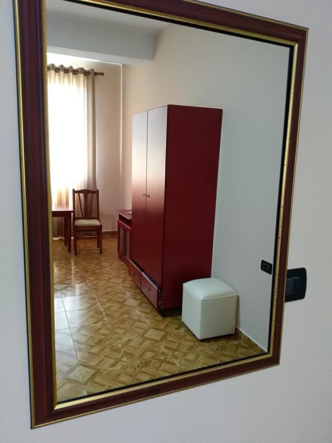 Hotel Gjeli Fier Esterno foto