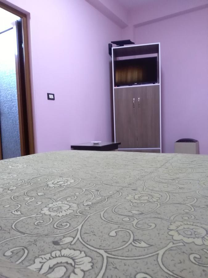 Hotel Gjeli Fier Esterno foto