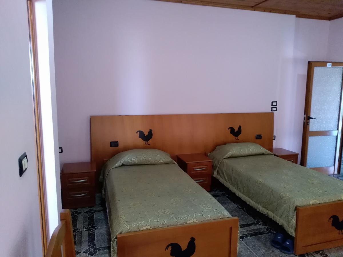 Hotel Gjeli Fier Esterno foto