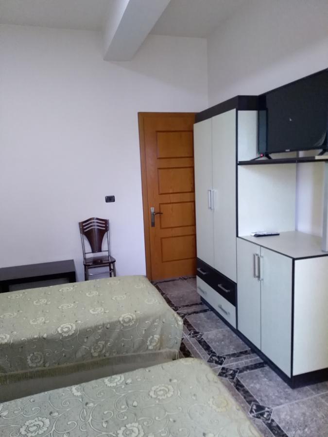 Hotel Gjeli Fier Esterno foto
