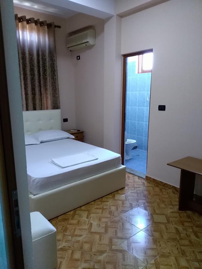 Hotel Gjeli Fier Esterno foto