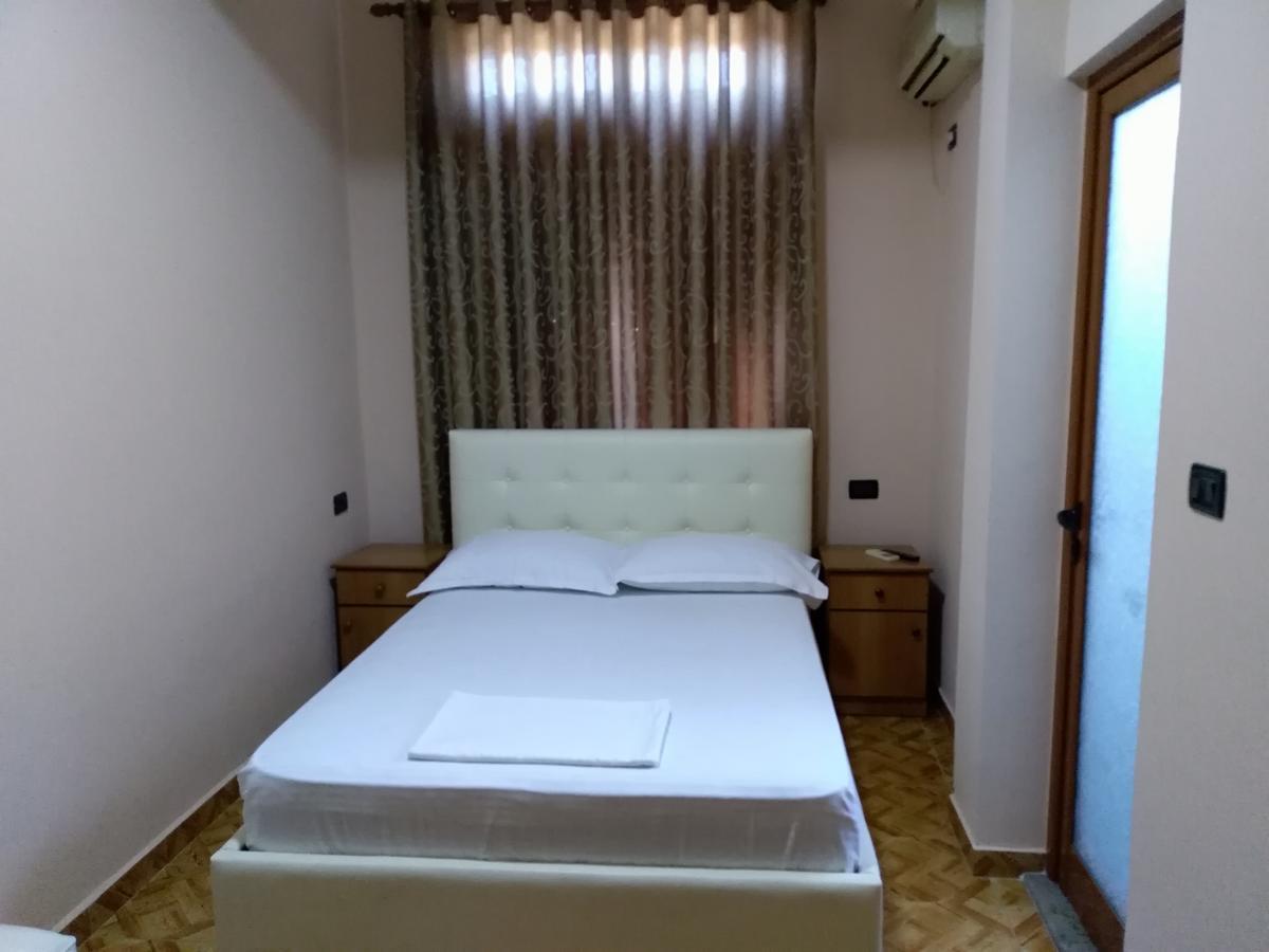 Hotel Gjeli Fier Esterno foto