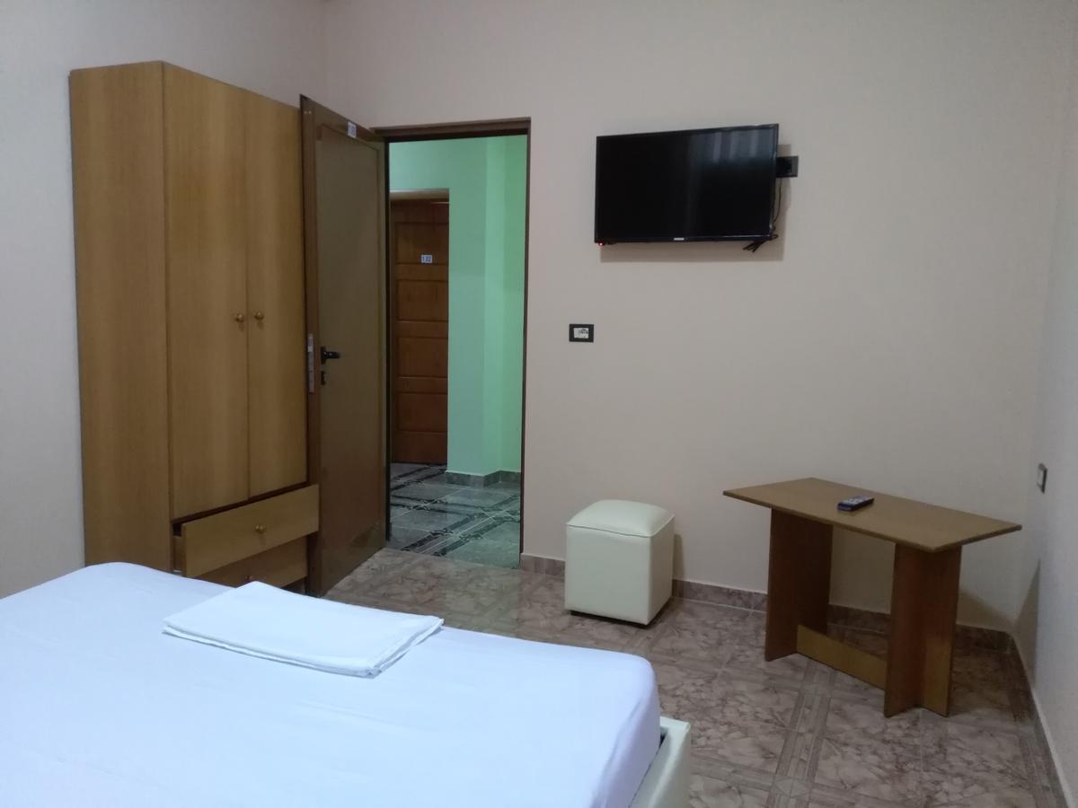 Hotel Gjeli Fier Esterno foto