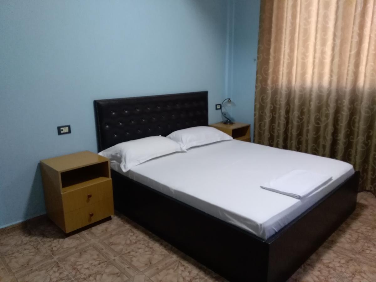 Hotel Gjeli Fier Esterno foto