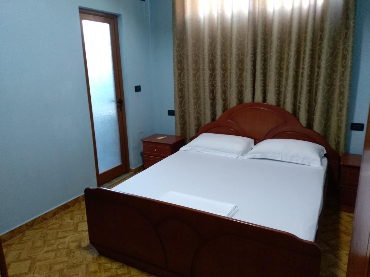 Hotel Gjeli Fier Esterno foto